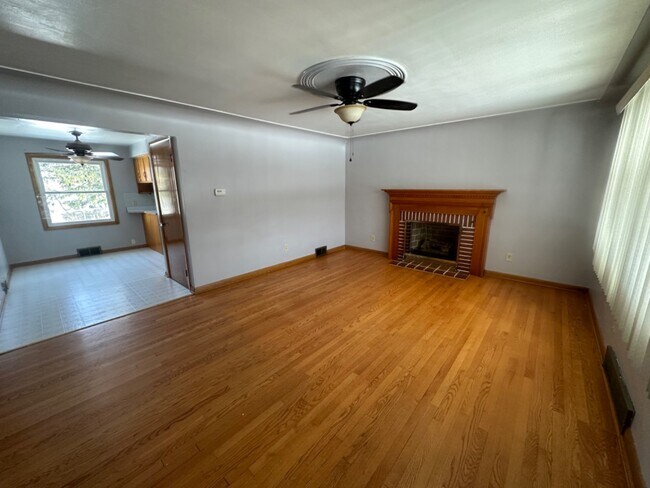 Foto del edificio - 697 Wesley Ave