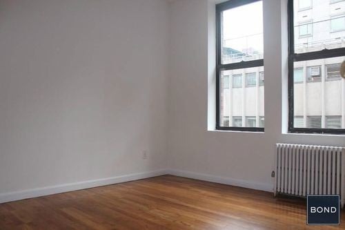 Building Photo - 323 E 89th St