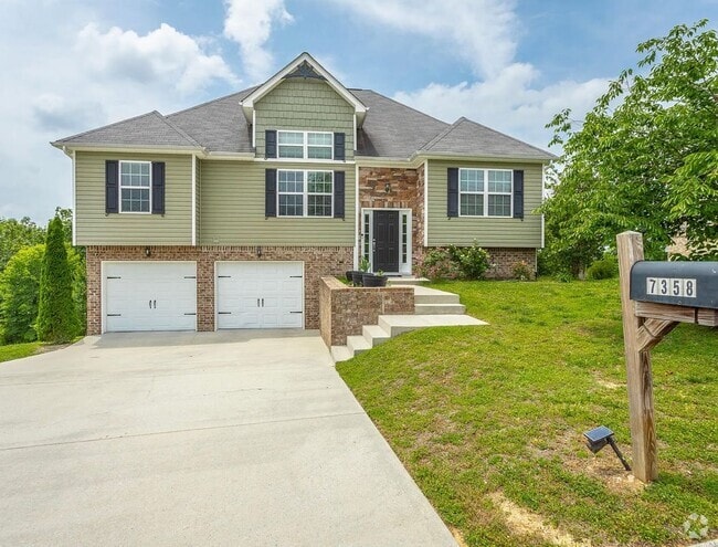 Building Photo - 7358 Pfizer Dr