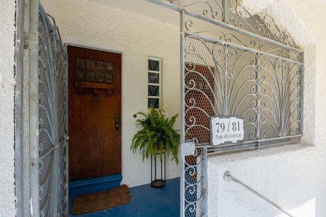 Foto del edificio - 79-81-81 Park Hill Ave