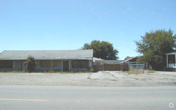 Building Photo - 28323-28379 Ruus Rd