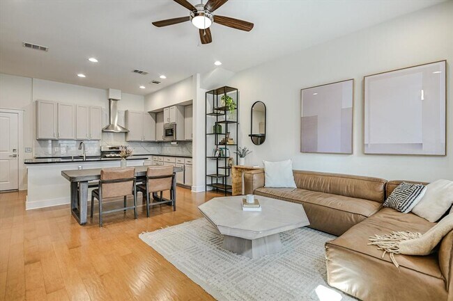 Foto del edificio - 2520 Bluebonnet Ln