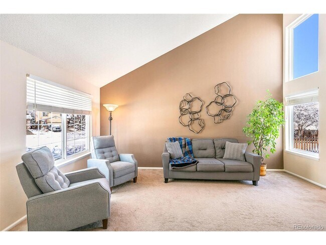 Building Photo - 3BD 2.5BR home with large yard; close to Red Rocks + foothills