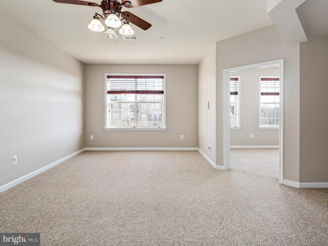 Building Photo - 43584 Hampshire Crossing Square