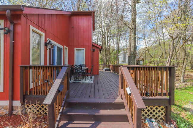 Building Photo - 167 Island Dr