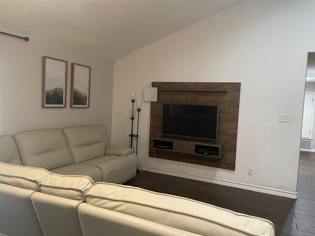 Foto del edificio - 1606 Hillside Rd