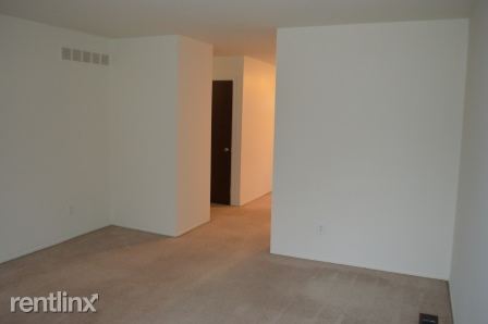 Building Photo - 9125 Arlington Dr