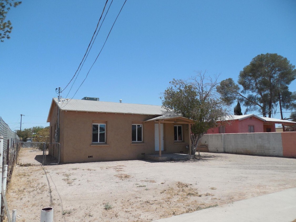 Primary Photo - 3465 S Clark Ave
