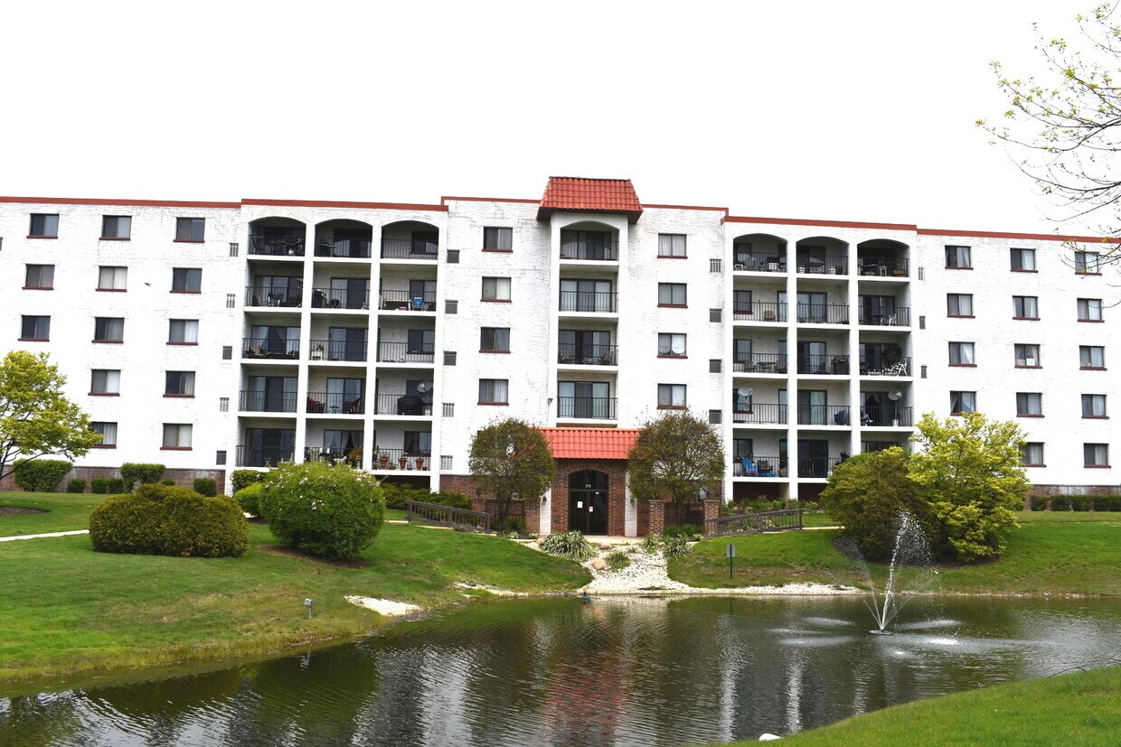375 Plum Creek Dr Unit 109, Wheeling, IL 60090 Condo for Rent in