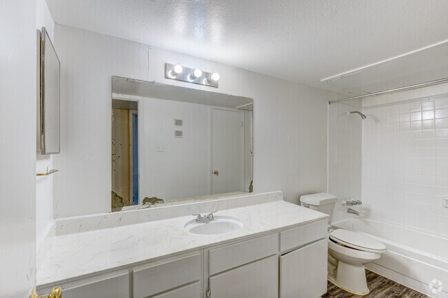 2 habitaciones, 1 baño - 812 pies cuadrados - Baño - Retreat on Rosslyn