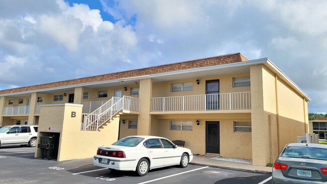 Foto del edificio - Best 55+ Complex in Merritt Island 3/2 ope...
