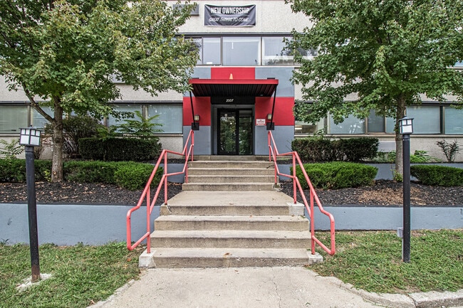Building Photo - Riverwalk Commons- Student Housing