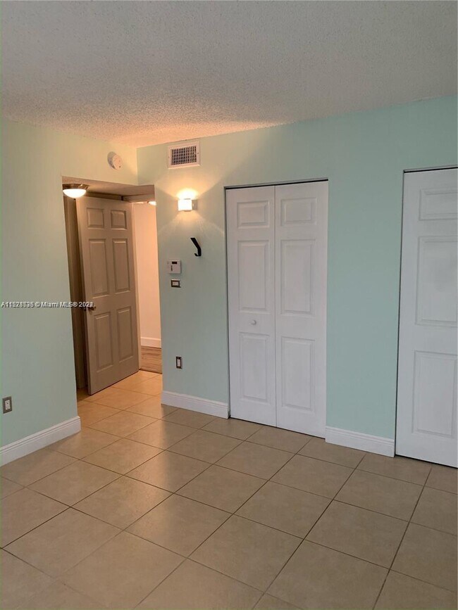 Foto del edificio - 890 SW 129th Pl