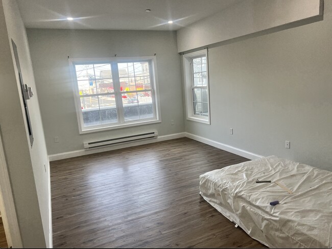 Building Photo - 178 Elm St