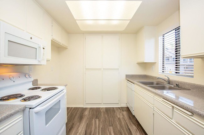 Foto del edificio - Westridge Apartment Homes