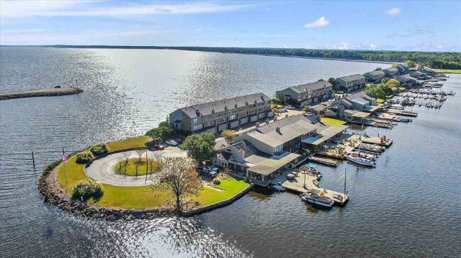 Building Photo - 126 Breakers Ln