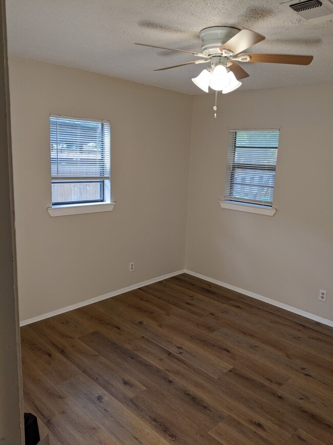 Foto del edificio - 517 N Clements St
