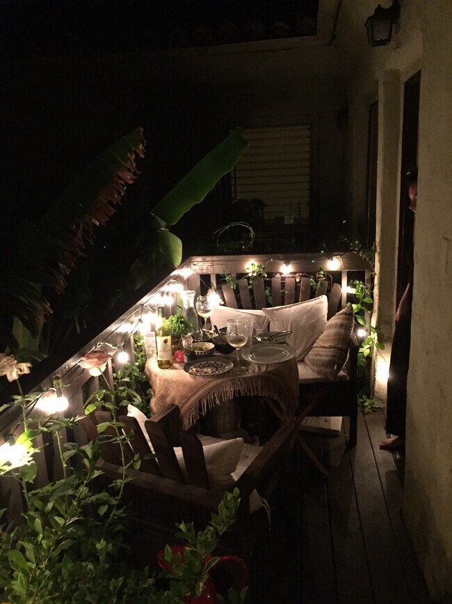 Foto del edificio - 1275 N Hayworth Ave