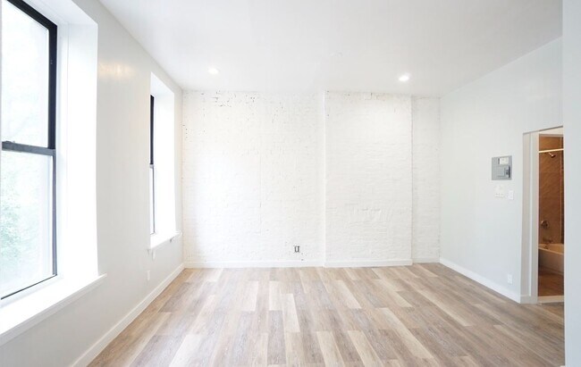 Building Photo - 160 W 130th St