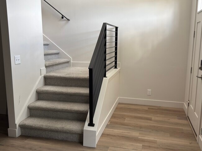 Foto del edificio - 4819 Summerfield Dr