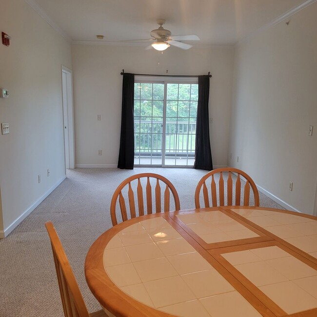 Building Photo - Year Round rental with community pool and close to area beaches and shopping!
