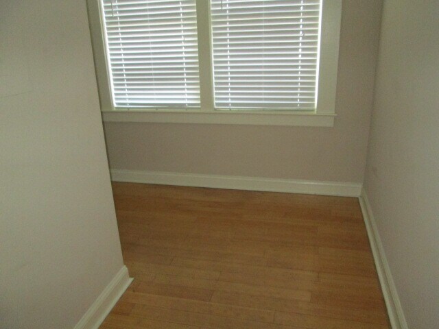 Building Photo - 548 E Hall St