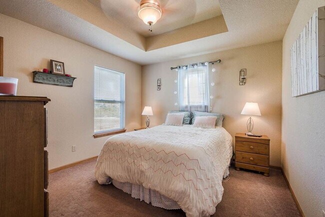 Foto del edificio - 3D Tour Available - Beautiful Miller Ranch Town-Home with Open Floor Plan! Available July 1st!