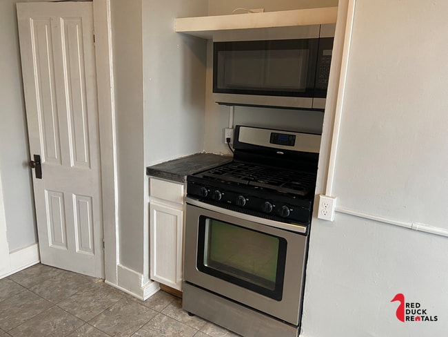 Kitchen - 1109 Brown St