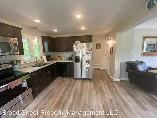 Foto del edificio - 3 br, 2 bath House - 924 Pine Hill Road