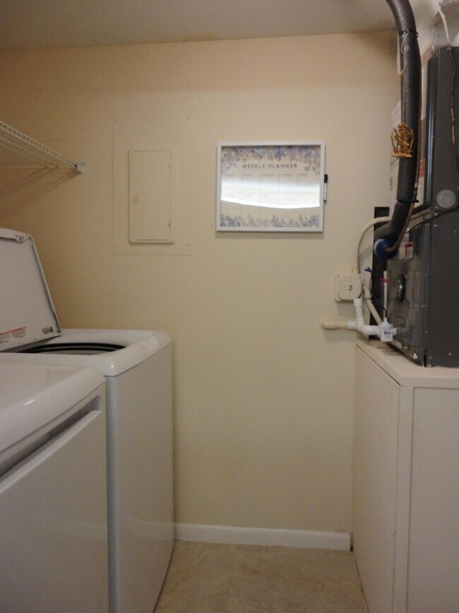 Building Photo - 322 Knotty Pine Cir