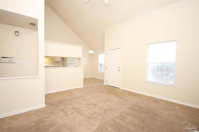 Foto del edificio - 7033 Weatherwood Dr