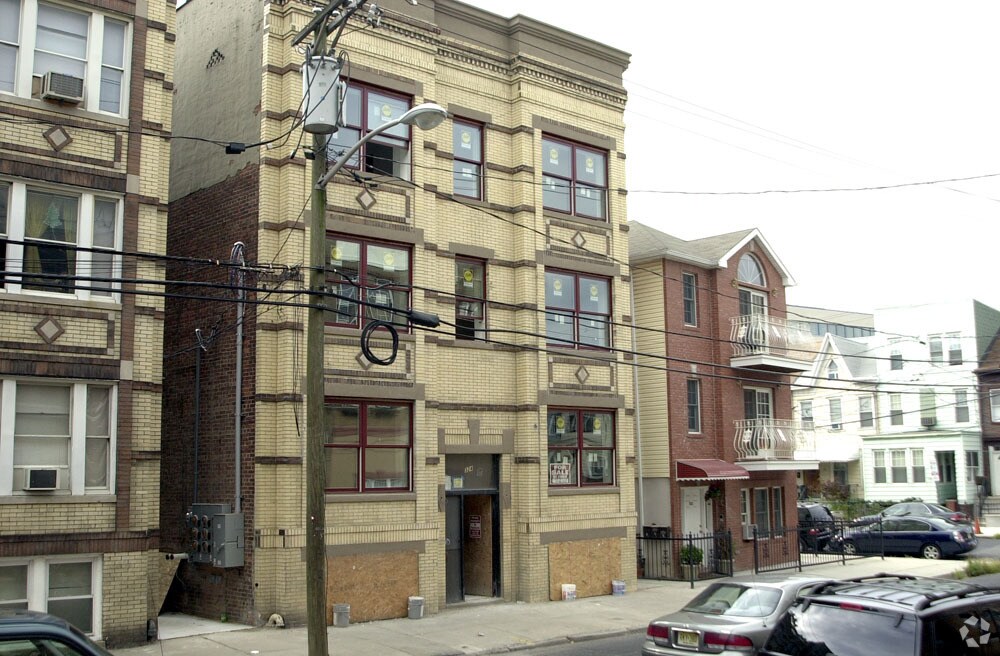 Foto del edificio - 324 Baldwin Ave