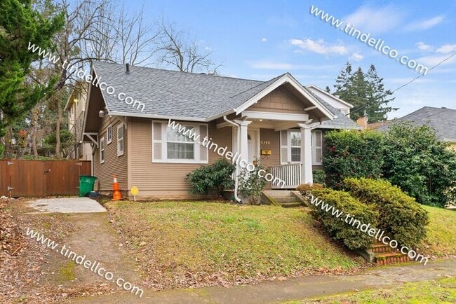 Building Photo - Darling 2 Bedroom North Tabor Home With Of...