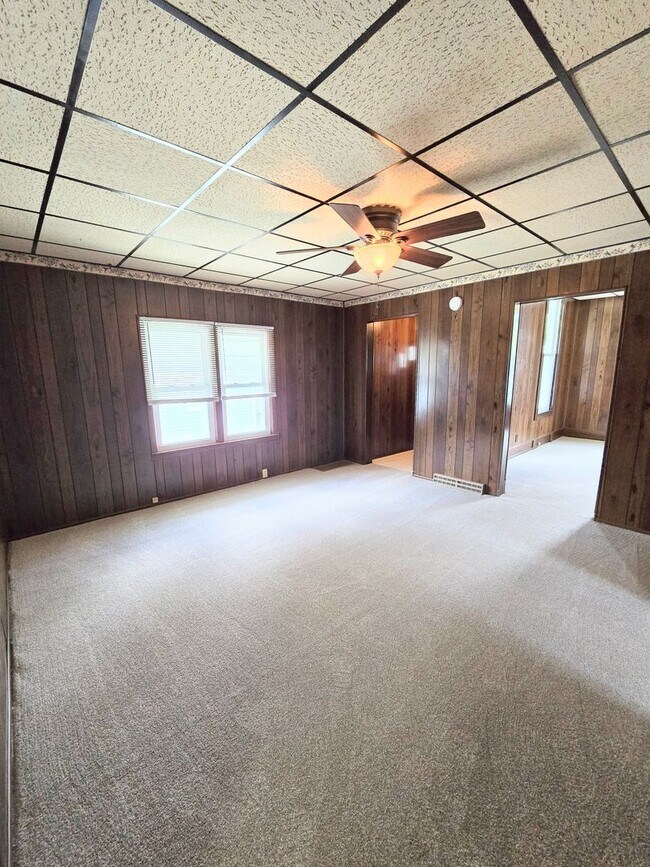 Foto del edificio - Charming 2-Bedroom Home with Fenced Yard, ...