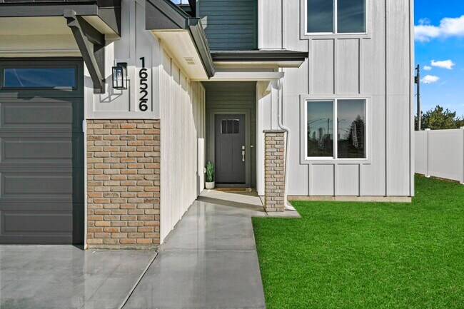 Foto del edificio - 16542 Red Oak Dr