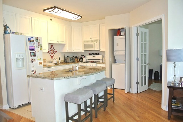 Primary Photo - 33 W Ontario St