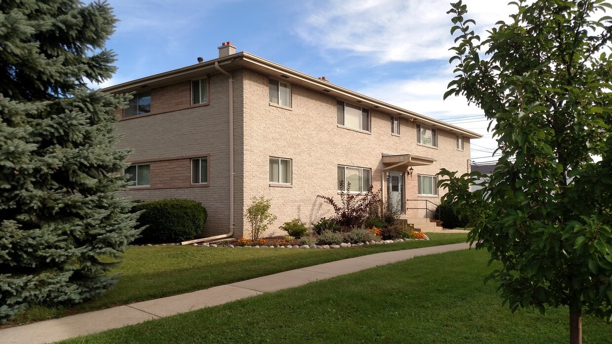 Primary Photo - W169N8896 Hoyt Dr