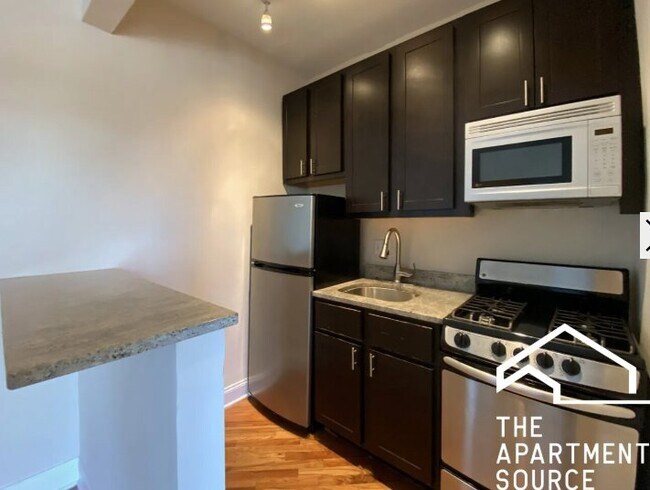 Building Photo - 4614 N Paulina St