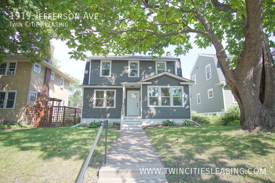 Primary Photo - REMODELED - Fenced in backyard with 3 bedr...