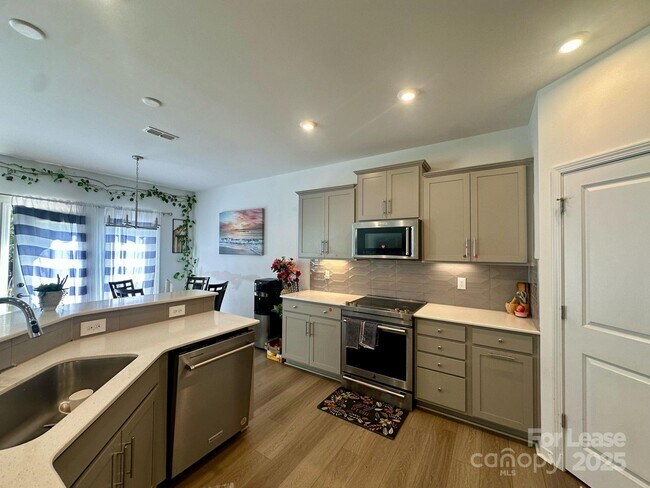 Foto del edificio - 9019 Odell Corners Blvd NW