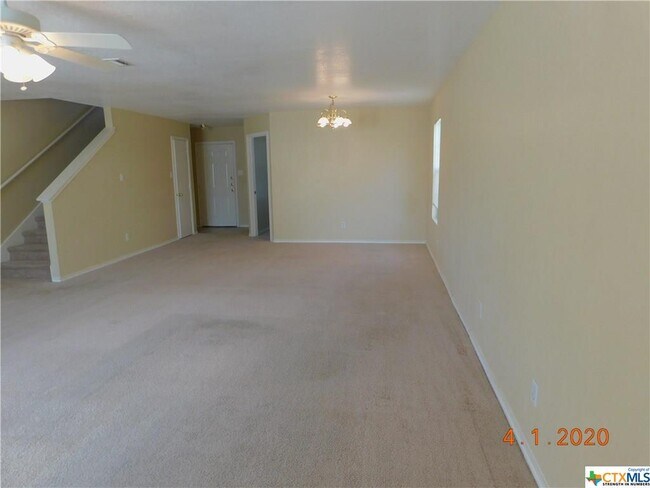 Building Photo - 671 NW Crossing Dr