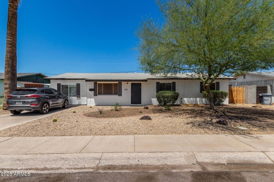 Primary Photo - 1122 W Elna Rae St