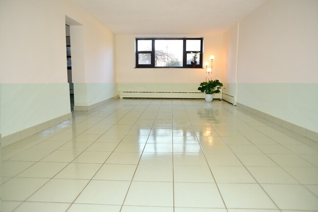 living/dining room - 62 S Forster Park Dr