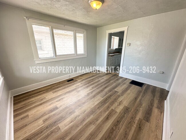 Building Photo - 452 29th St