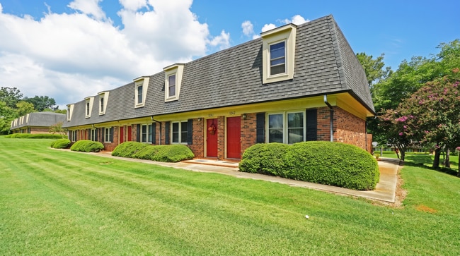 Building Photo - Country Club Apartments
