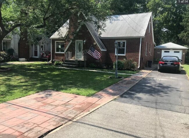 Foto del edificio - 114 Forest Hill Dr