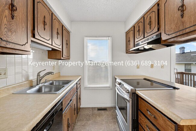 Foto del edificio - Charming 2-Bedroom Condo Available for Rent in Saint Peters!