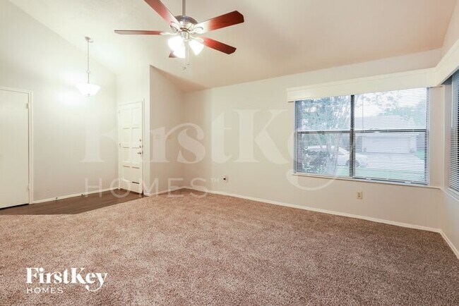 Foto del edificio - 3048 Walnut Springs Dr