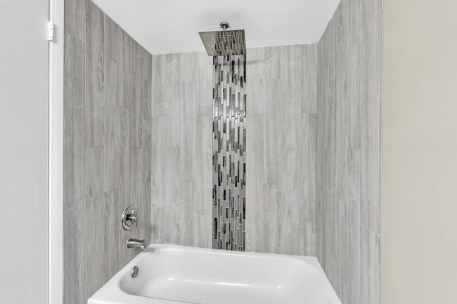 Building Photo - 2701 Riverside Dr