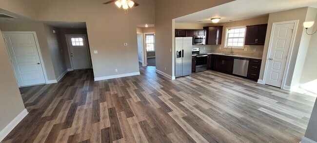 Building Photo - 1098 Whitney Dr